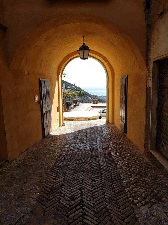 La Dimora Di Ares Vila Formia Exterior foto